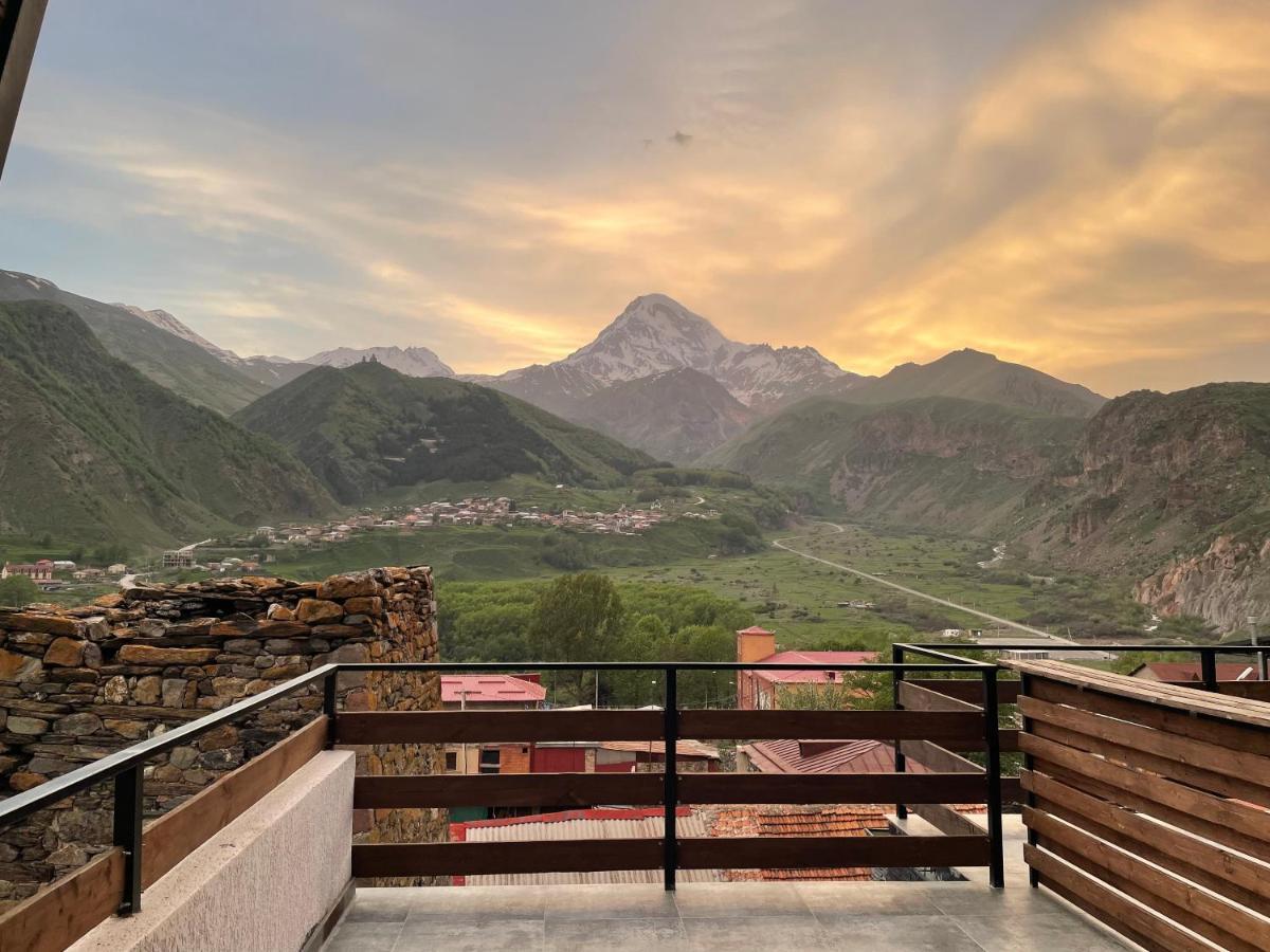 Capra Hotel Kazbegi Экстерьер фото